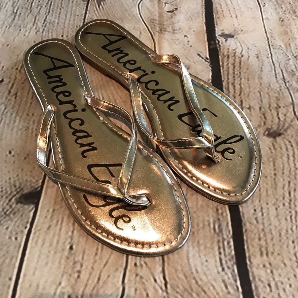 American Eagle flip flops